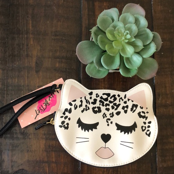 Betsey Johnson Handbags - Betsey Johnson Wristlet